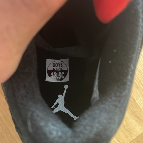 Jordan four retros kids size 13 1/2 black and red - Picture 8 of 9